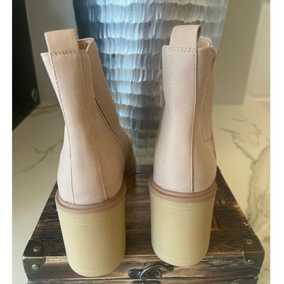 DV by Dolce Vita Juliet Lug Sole Boots in Beige - Picture 8 of 10